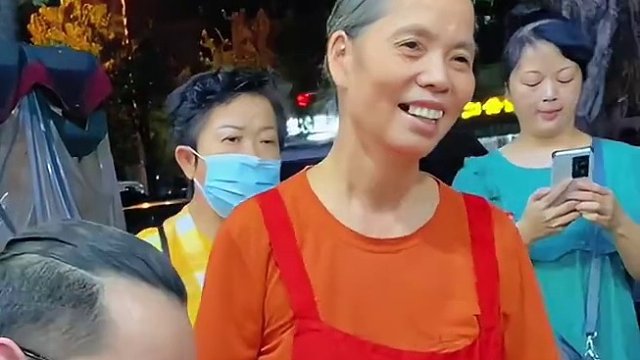 八戒挑战7口吃完7两螺蛳粉！#螺蛳粉 #这一碗好过瘾 #嗦粉 #为家乡美食打call 美食推荐