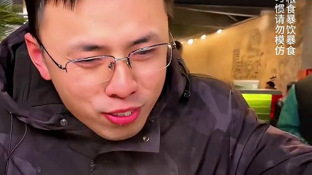 把时间挡住的长寿大哥挑战4两，能成功吗？#重庆小面 #重庆美食 #这一碗好过瘾 #妈呀太香了