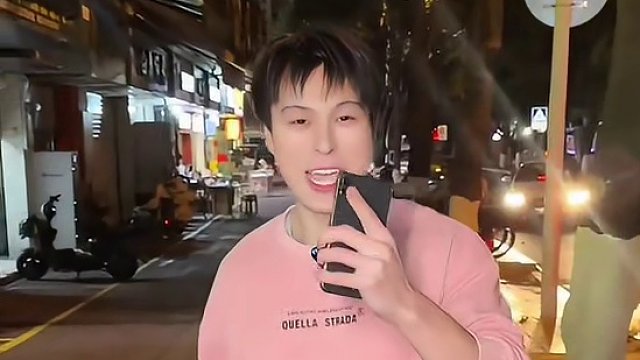 阿疯把肠粉当自助吃 竟然吃到没货了！？#肠粉 #好好过场星龙年 #美食趣胃计划 #英贝健西梅汁 #妈