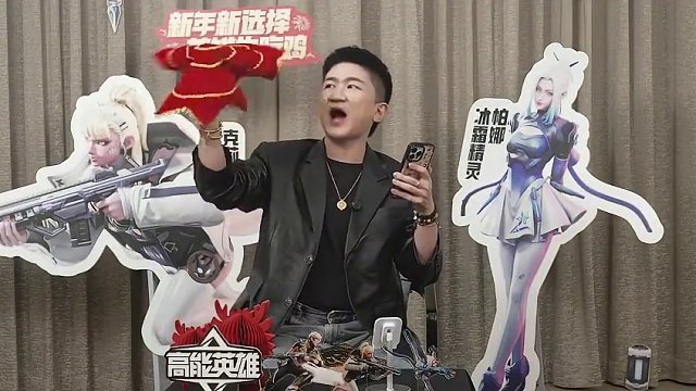 张大大摇手绢送祝福 空降高能英雄冰雪战场 张大大助阵高能英雄《冰雪之歌》新版本，来看看张大大如何上手