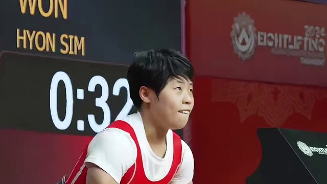 两倍体重+16公斤，45公斤级朝鲜选手挺举106公斤，总成绩192公斤刷新总成绩世界纪录