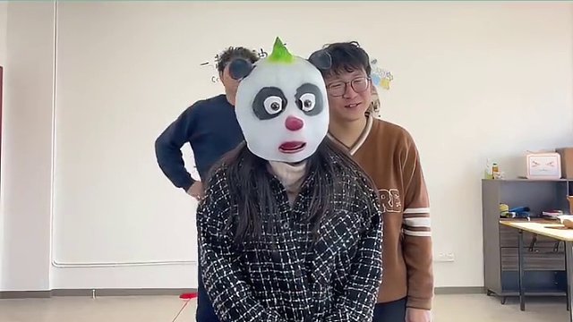 办公室游戏之emoji猜成语 #搞笑 #有趣 #办公室游戏 #办公室搞笑