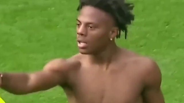 足球赛场球员VS裁判大乱斗名场面瞬间，你认为哪个最搞笑呢#dou来足球季 #足球的魅力