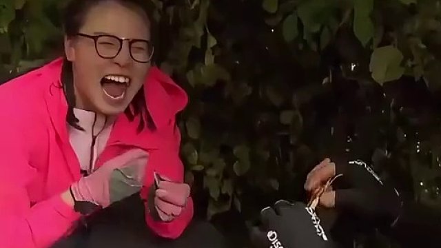 贝爷和傅园慧同时出现在野外所有动物都自身难保#越野千里#贝爷#傅园慧