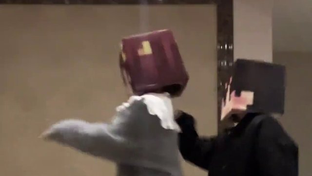 阿阳：我背痛的一批！ #气氛组就位 #钵钵鸡手势舞 #精神状态belike #沙雕日常 #一学就会系