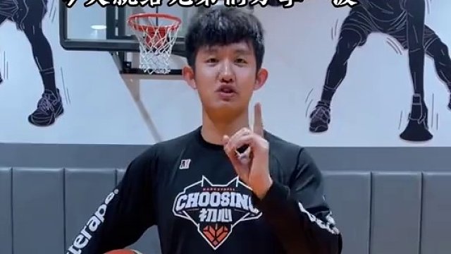 库里招牌《回马枪》
如果你也喜欢留底线，一定要试试库里这个过人！嘎嘎好用的，嘎嘎香！#篮球 #实战篮