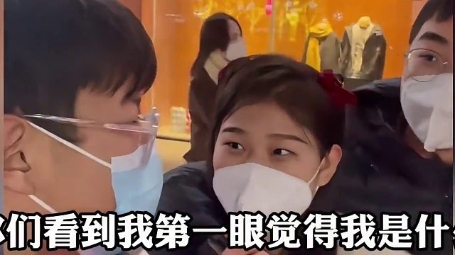 街头炸裂采访，一本正经的胡说八道 #搞笑 #离谱操作 #看一遍笑一遍 #街头采访