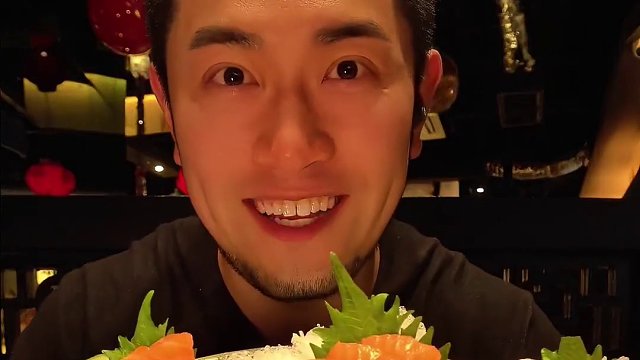 三文鱼刺身局！不愧是深海大肥猪！太美味了 上来点50切，店员居然说不能给上，怕浪费也不是这样吧！第一