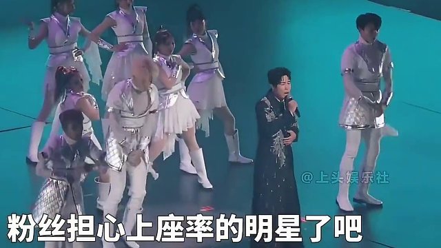 小沈阳带着老婆杀疯啦！两口子再唱经典歌曲，开口爷青回 #小沈阳 #沈春阳 #演唱会 #马面裙 #二手