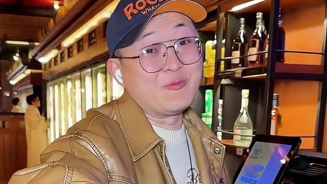 如果非要我推荐一家好玩又好吃，又有氛围感的餐酒吧，那我一定建议你们去这家#COMMUNE幻师 #餐酒