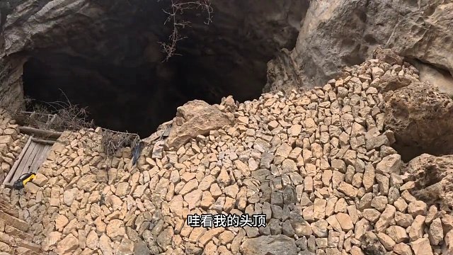 神秘洞穴发现几百年前一座鼓楼里面竟然曾经有人在里面熬制火药 #老宅子 #老房子的回忆 #探险 #古墓