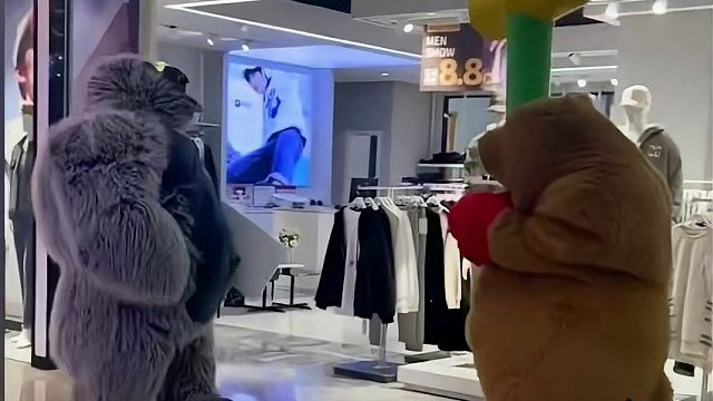 奇葩外观党，一个月卖号30次，只为炫耀自己一柜子的白嫖时装
#游戏 #逆水寒