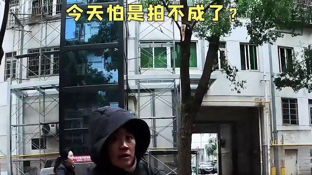 我们深夜饮酒，杯子碰在一起，那一定不是梦碎的声音。 #跑车#圆梦