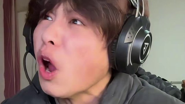 网络上你bb赖赖 现实的你….#云顶之弈 #金铲铲之战 #吐槽#搞笑#PY