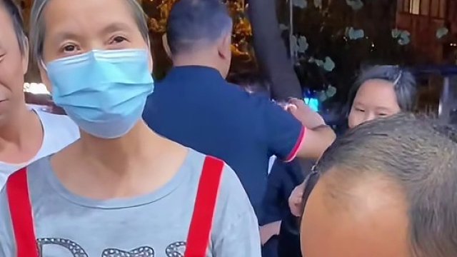 羊毛哥又双叒叕来挑战8两螺蛳粉了！为了进货他竟然饿了三天三夜？#螺蛳粉 美食推荐官 #为家乡美