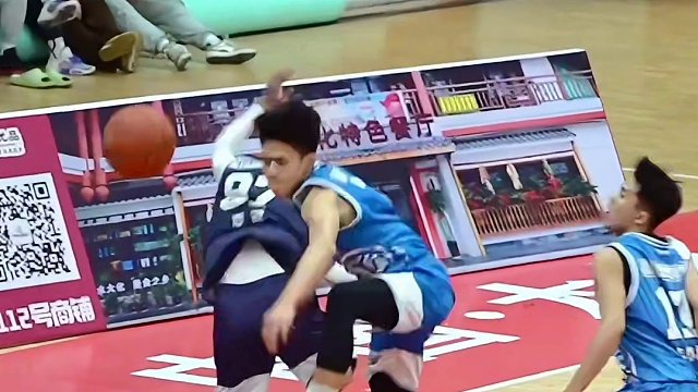 大化星锐二队、大化最强新星2号韦一锋
盖帽后直接抢断，防守太强
大化瑶族自治县2024年“美女峰·摘