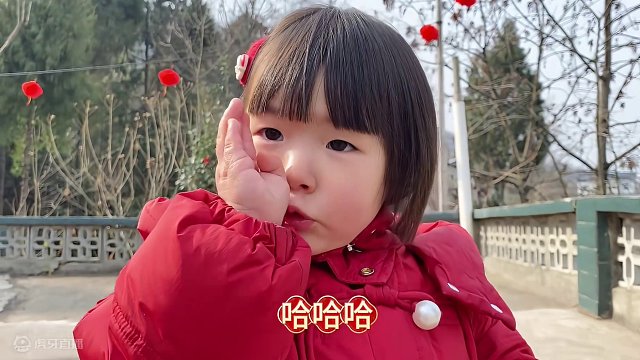 2岁宝宝向大家拜年啦！古灵精怪一字一句蹦祝福，大家听懂了吗？ #过年啦过年啦 #人类幼崽 #农村的年