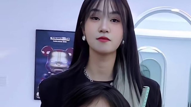 挑战重庆发型素人改造，今天爆改的是一位超级奶爸，发型改造完太帅太精神了，哈哈又到了奶奶们统一发型的时