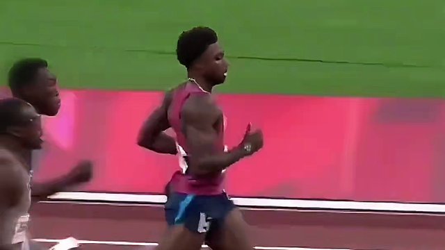 一个发现：莱尔斯总会在200米半决赛换成三分裤衩，21-22-22半决赛侧面视角，成绩为19.98-