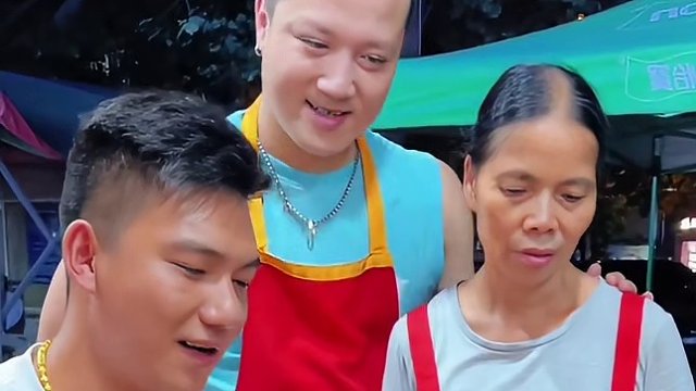 桂林帅哥挑战10碗爆辣辣辣！#螺蛳粉