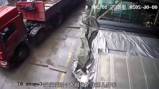 搞笑配音走路不回头，小心丢糖球