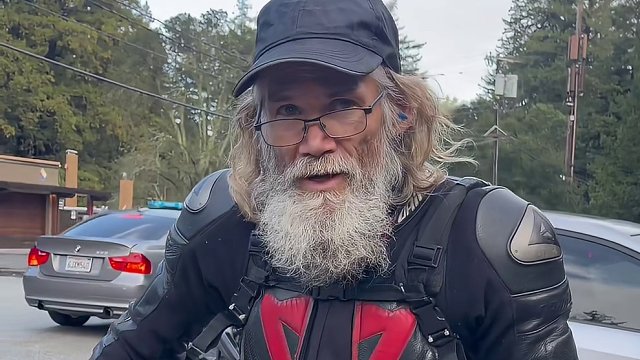 70岁还在跑山的老爷爷和他的阿普利亚tuono v4！#爱机车爱生活 #机车 #摩托车 #安全骑行 