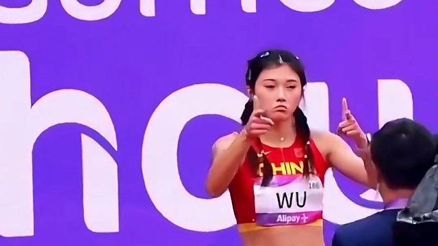 吴艳妮的出场总是很高调，太有气场了，能吓倒一片对手