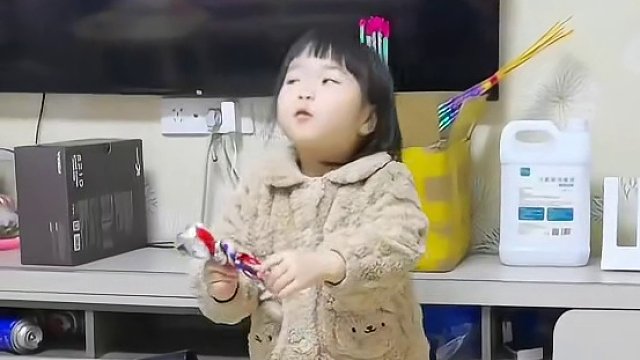 三岁小宝宝改的枪能有多离谱 #萤火突击 #萤火突击无限出金 #萤火突击国服测试开启