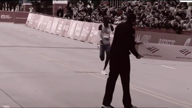 默哀！基普图姆就像一颗流星，划过天空 #基普图姆 #基普乔格 #哈跑圈 #马拉松世界纪录 #2022