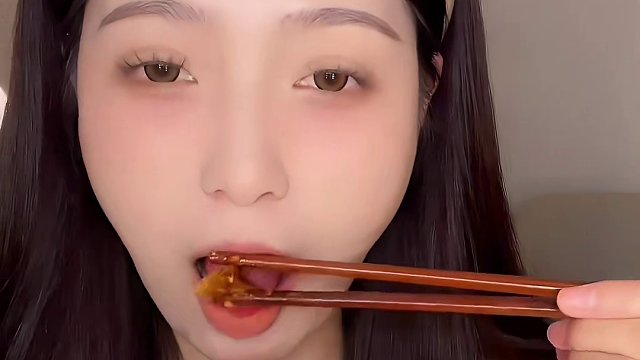 网上火的5⃣️个特产辣味零食吃吃！#零食推荐 #辣味零食 #麻辣零食 #解馋 #零食测评