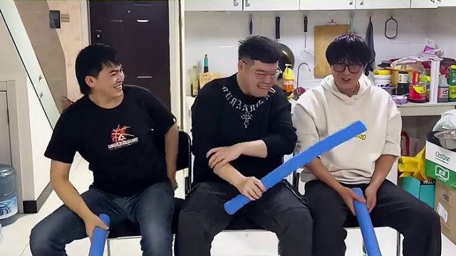 #逢7过 #办公室游戏 #欢乐办公室 #看一遍笑一遍 #笑声会传染