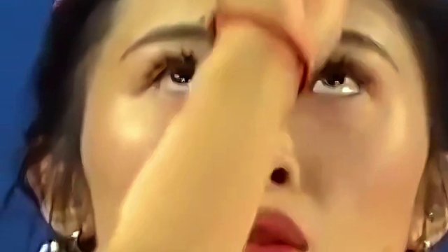 吴艳妮整容前很好看，眼神坚定，霸气感十足