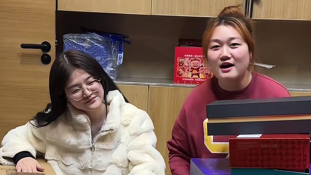 #会火编辑室 应该发在初一的pr礼盒开箱（上）！