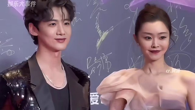 宋轶评论区已经沦陷了，网友评论说白敬亭配不上宋轶，白敬亭因《#上春山》节目引发争议，从而诞生#春山学