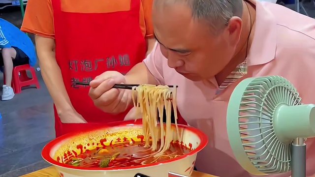 河北”辣王“又双叒叕来进货了！这次要让阿姨血亏50000块！#螺蛳粉