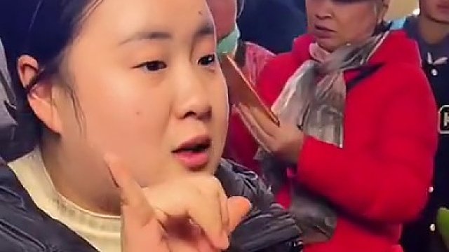 胖妹的丰都老乡又来挑战，居然让胖妹放水？#重庆小面 #重庆美食 #这一碗好过瘾