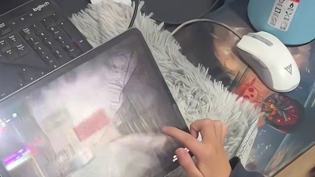 哈哈，今天晚上帮忙照看了一下两位小朋友，没想到发生了这么有趣的事情。 #使命召唤手游 #枪队