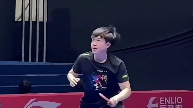 国乒集体抵达韩国备战釜山世乒赛，预祝他们取得好成绩！#釜山世乒赛团体赛 #孙颖莎 #王楚钦 #马龙