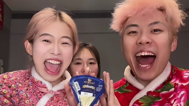 嘴：今天又是我上班#RIO强爽 #8度发财酒#喝强爽天天送金条