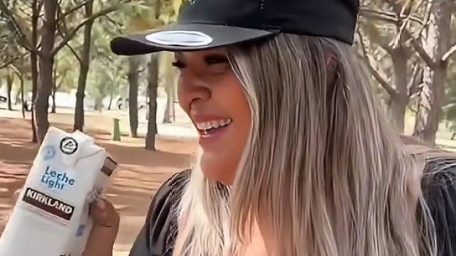 街头挑战，魔鬼辣椒。#街头挑战 #老外真会玩