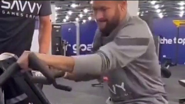 内马尔回归利雅得新月恢复训练！身材似乎胖了些