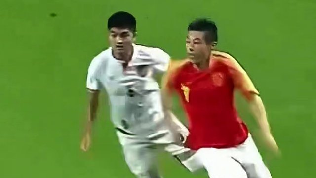 武磊 武球王生吃对手！最强势的一次过人！