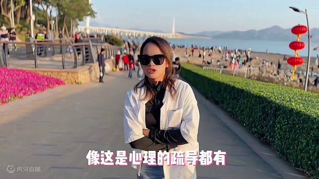 【热辣滚烫】观后采访二：贾玲一年怎么瘦的？
一年瘦100斤真的需要好多的条件，不要轻易跟风模仿，接受