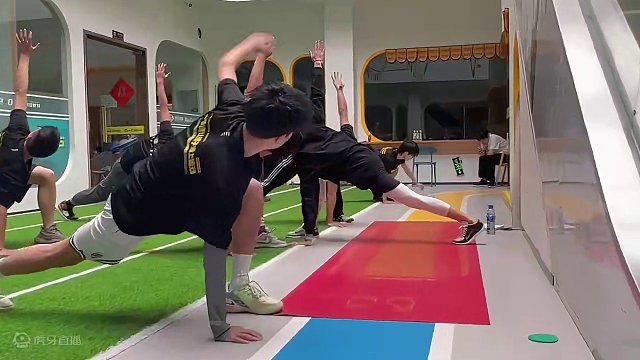 这是一条招聘广告 #这是一条招聘广告
#壹冠运动体育 开春招聘计划
体能教练5名·篮球教练1-2名
