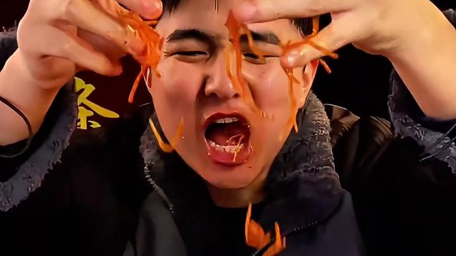 没有甜味的辣丝爱吃辣的一定要尝尝！！！ #无辣不欢 #追剧小零食 #辣条