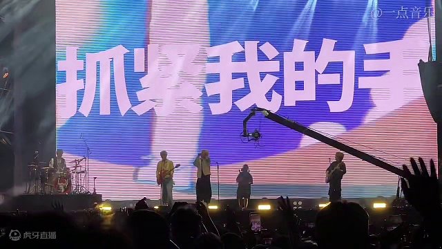 “夏天就该这样炽热又清爽，可以接纳疯狂的人生”#夏日入侵企画#回不去的夏天#现场版live#音乐现场