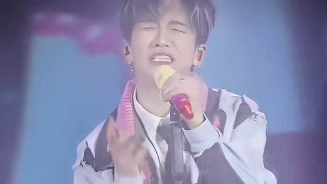 3月黄子来绿野仙踪星巢音乐节啦！就杭州临安青山湖左下角抢票呀#黄子弘凡 #音乐节 #万人合唱 #绿野