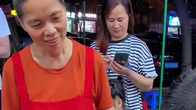 柳州本地帅哥挑战20碗爆辣辣辣辣！阿姨血亏20000块~#螺蛳粉