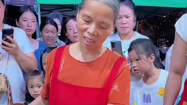 重庆要挑战8两爆辣辣辣！雄起~~~#螺蛳粉