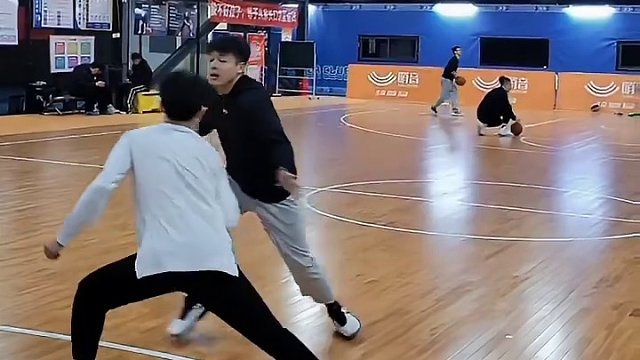 比起身体素质，这些能够更快地让你提高突破效率#篮球